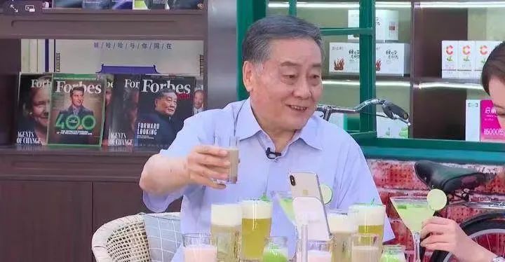 宗庆后42岁才白手起家，曾三次问鼎中国首富！