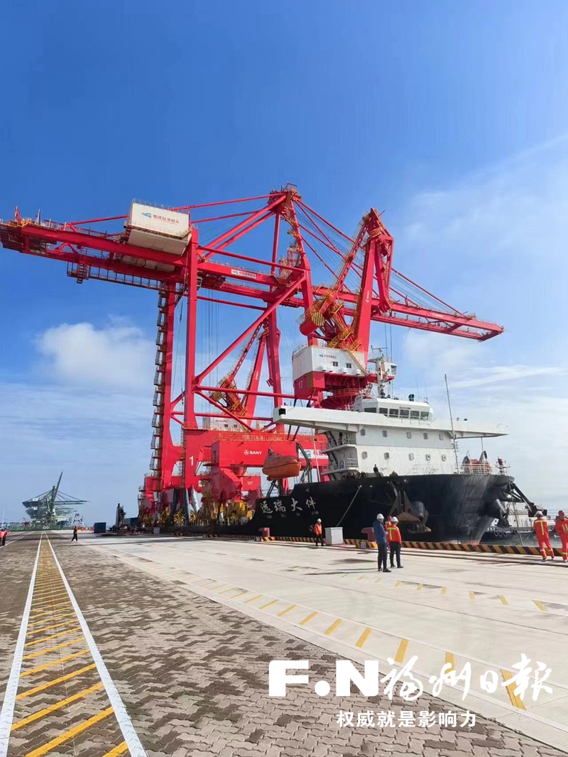 福州港首个全电动码头开始设备安装调试