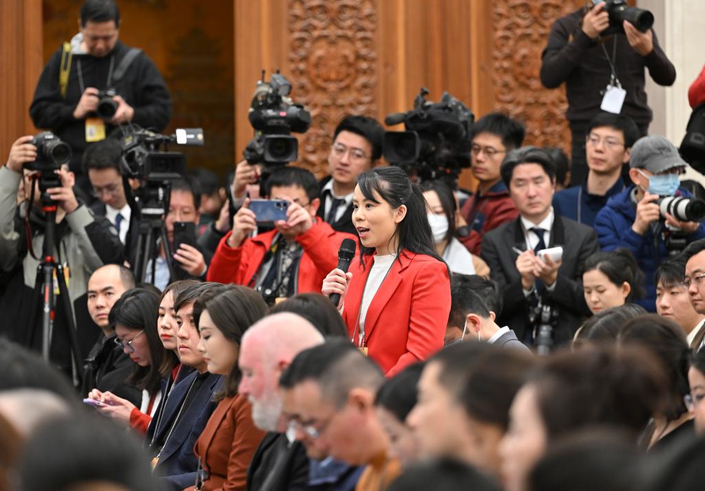 十四届全国人大二次会议举行新闻发布会