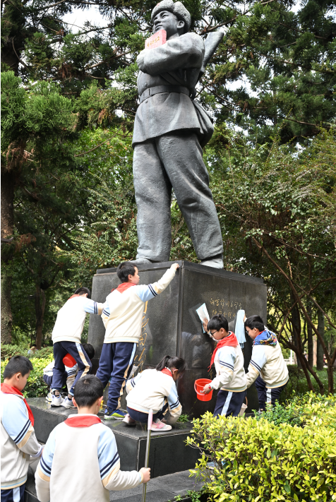 鼓楼南街街道开展“阳春三月，向‘锋’而行”学雷锋微志愿行动