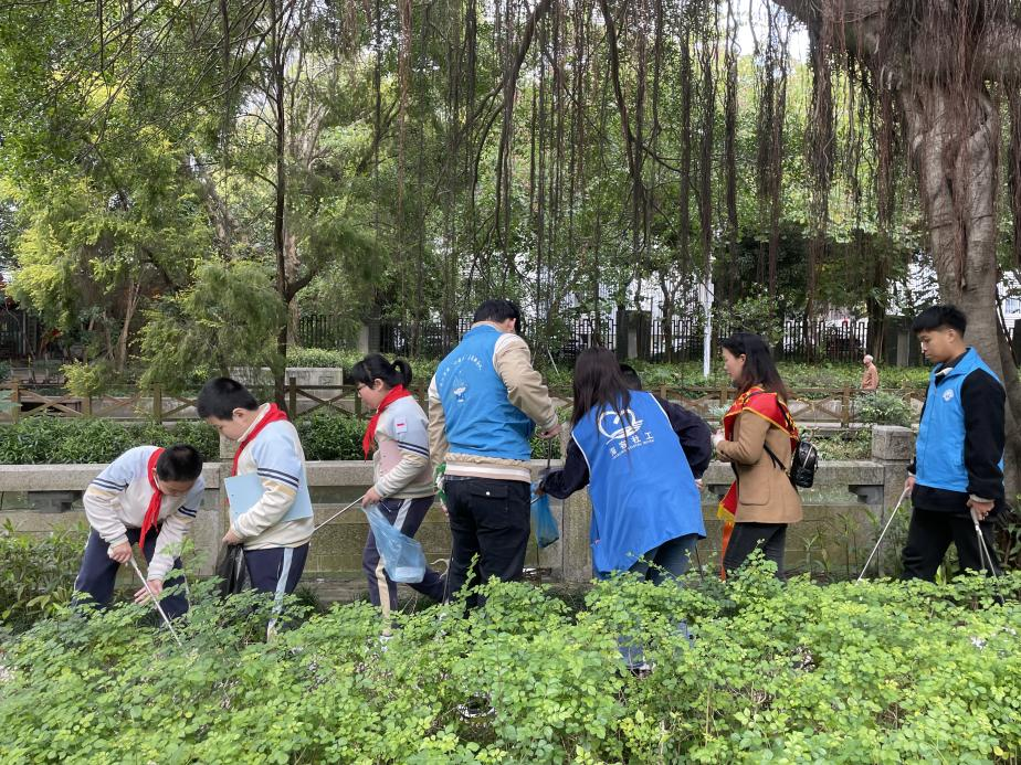 鼓楼南街街道开展“阳春三月，向‘锋’而行”学雷锋微志愿行动