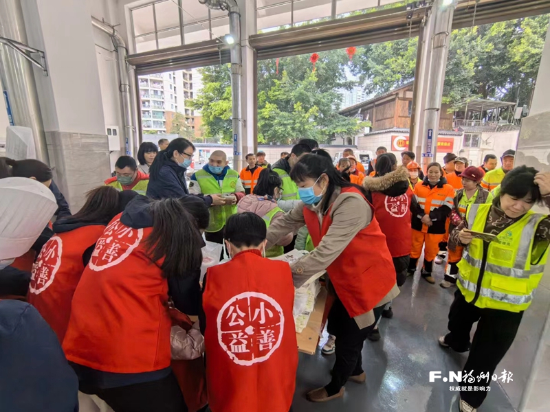 福州：心智障碍青年为环卫工人送粥