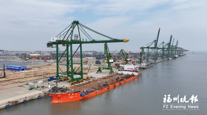江阴港区新增自动化远控岸桥 预计上半年投入使用