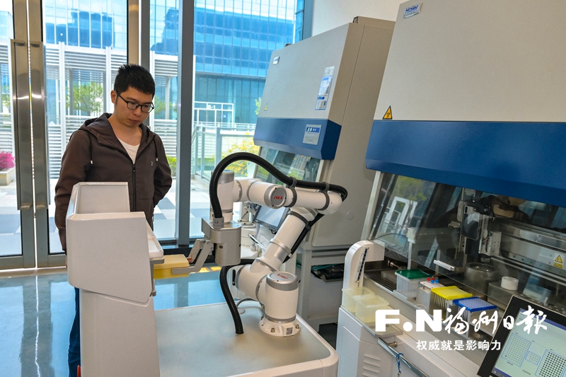 上海机器人产业技术研究院福州创新中心揭牌 打造机器人医生摇篮