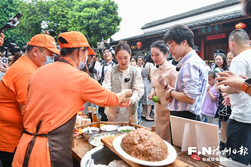 “东方甄选”直播走进福州 让网友感受闽都精彩