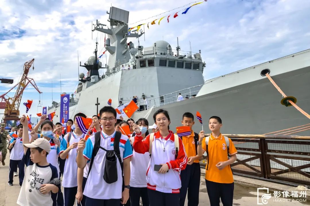 震撼！海军两艘国产战舰亮相福州！