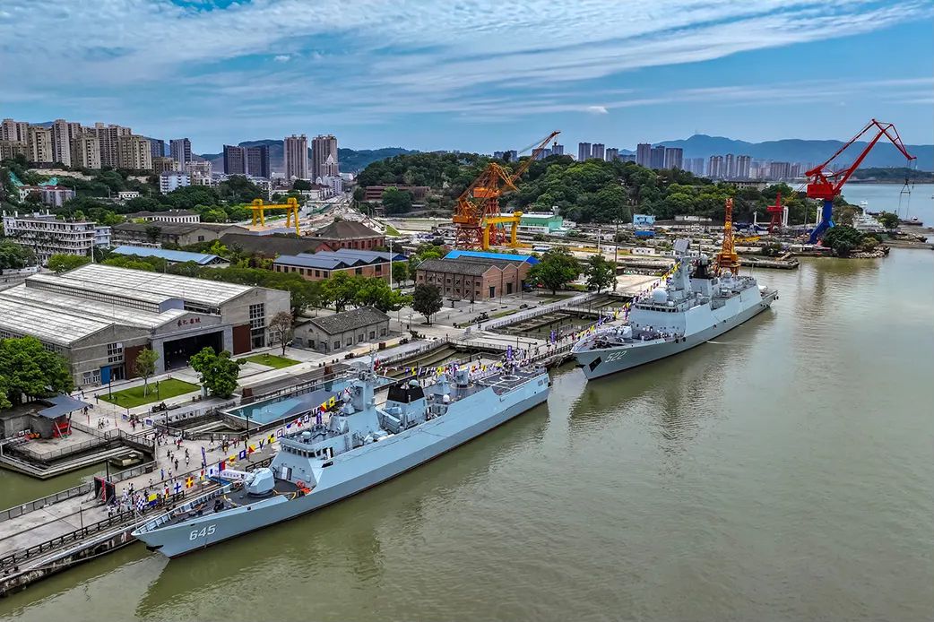 震撼！海军两艘国产战舰亮相福州！