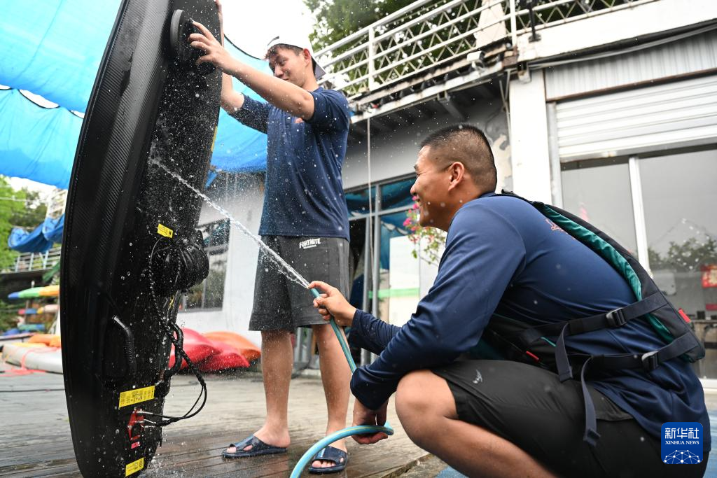 新华社关注！“水上漂”成为福州青年一代“新宠”