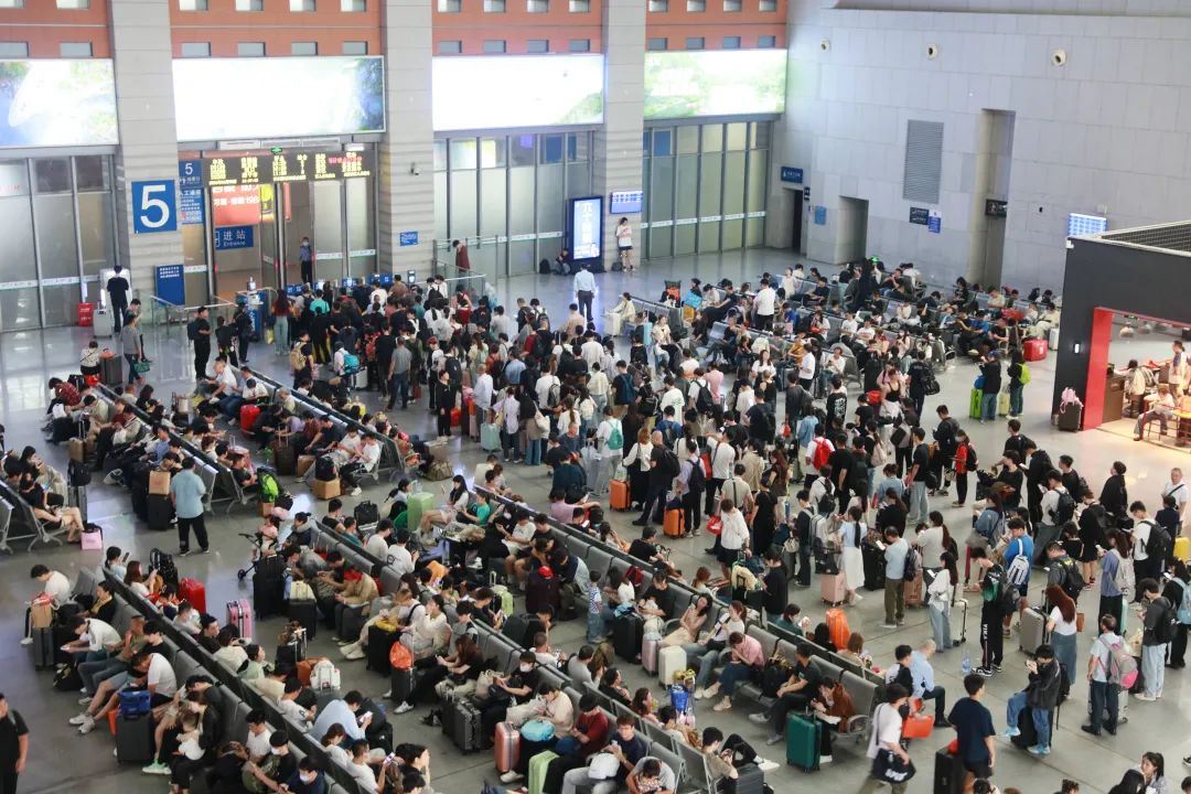 预计发送旅客154万人次 南铁“开足马力”保障旅客出行
