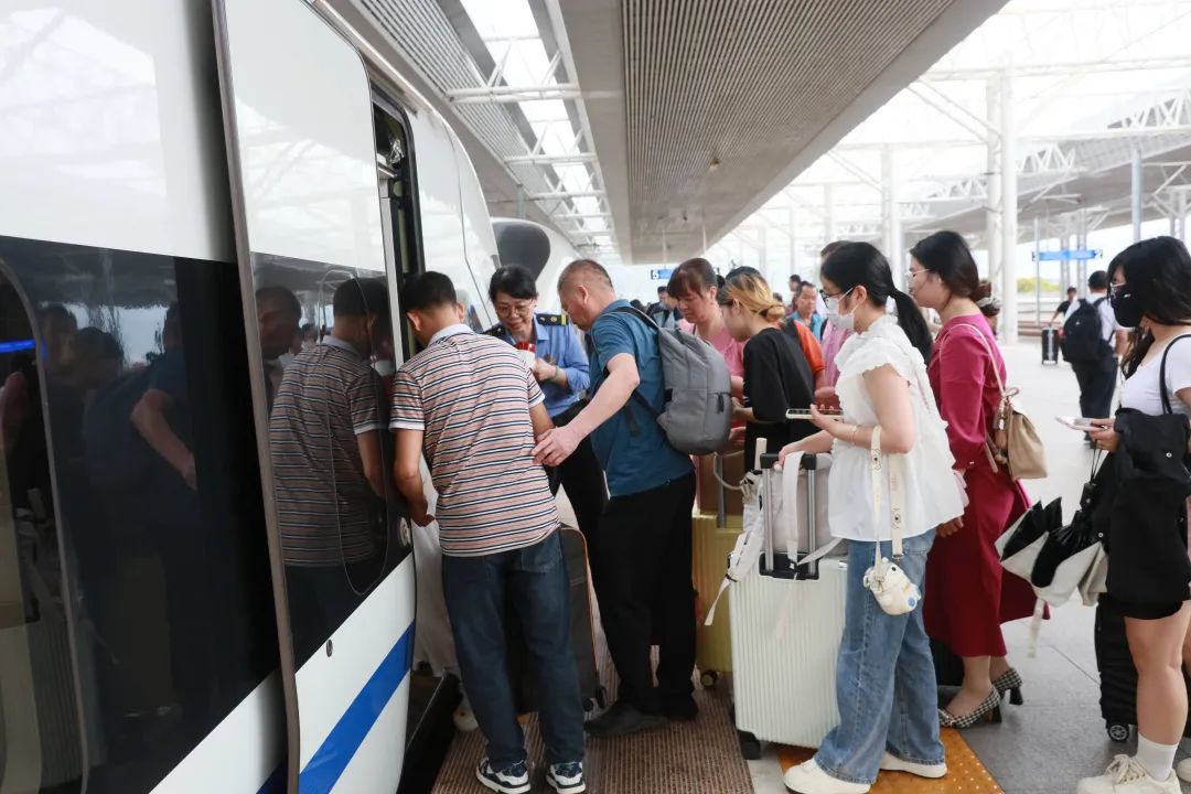 预计发送旅客154万人次 南铁“开足马力”保障旅客出行