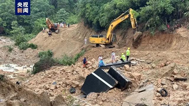 广东梅大高速塌方 官方发布安全提示