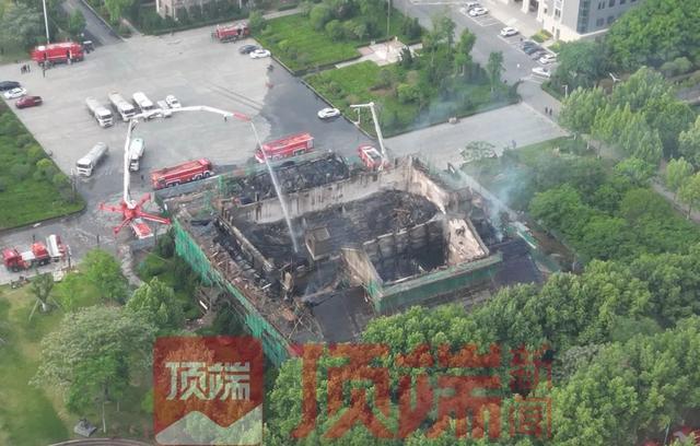 河南大学大礼堂着火后房顶基本坍塌
