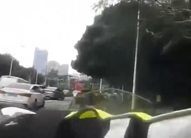 ​事发福建街头！他们及时出手！