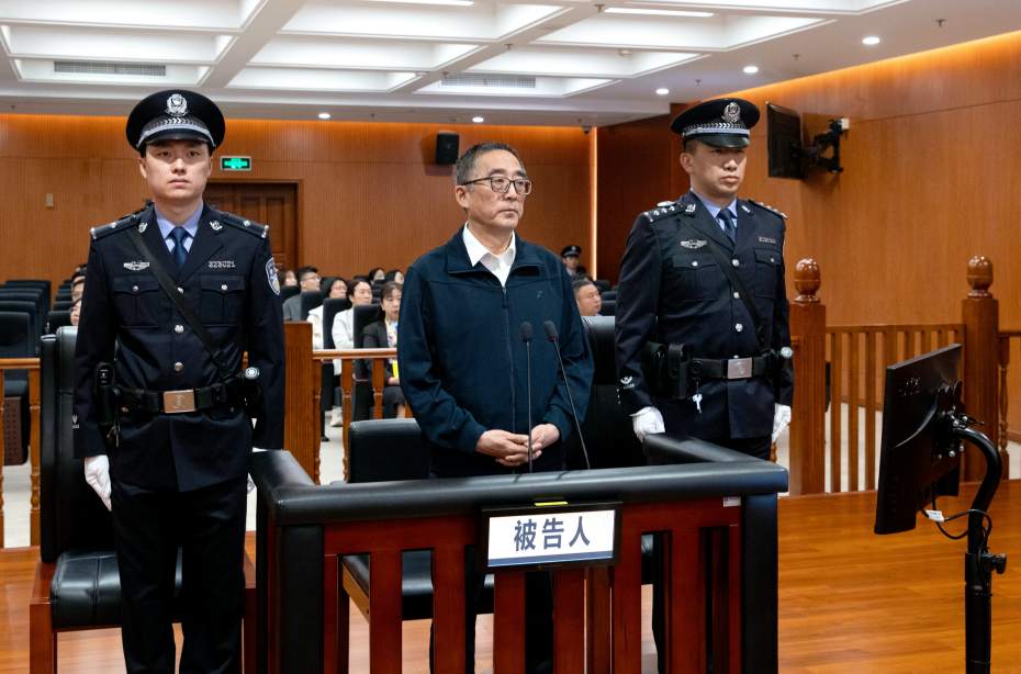汲斌昌受贿案一审开庭，被控受贿5.26亿余元