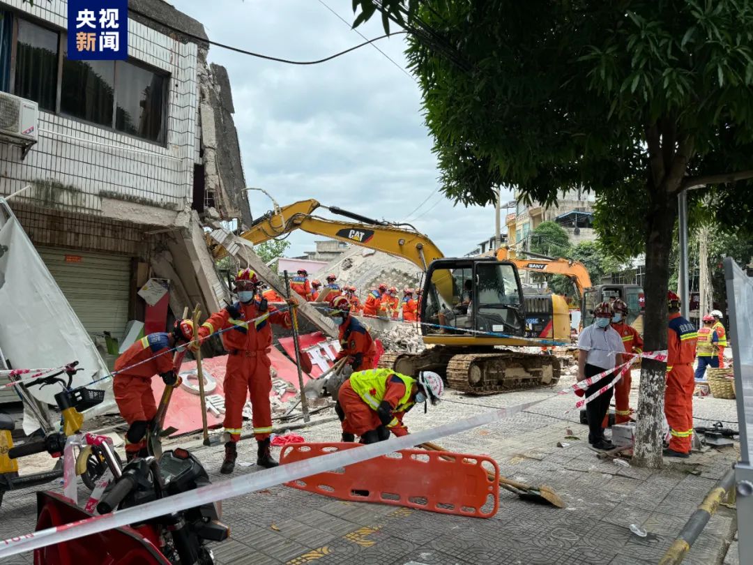 广西龙州一商铺倒塌，初步核实5人被困