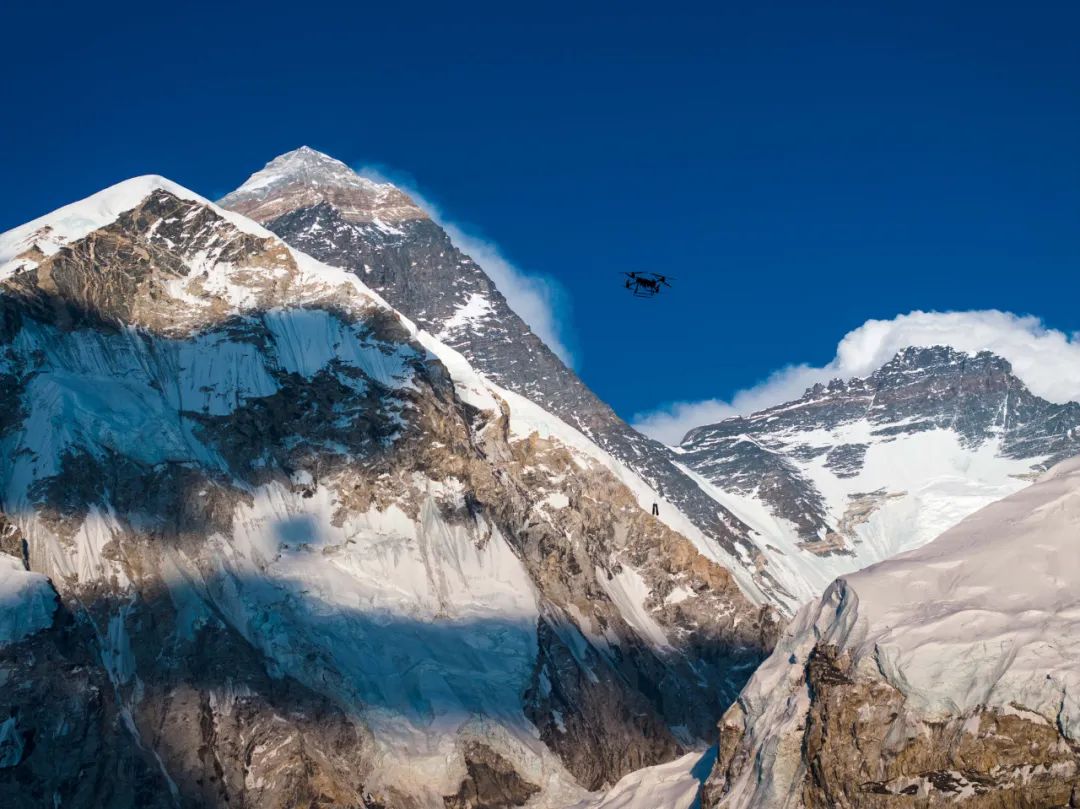 全球首次！中国民用无人机完成珠峰6000米海拔物资运输