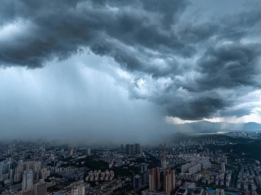 福州“一秒天黑”狂风骤雨