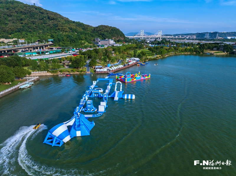 光明港新增一座水上运动中心 岸边提供餐饮和露营服务