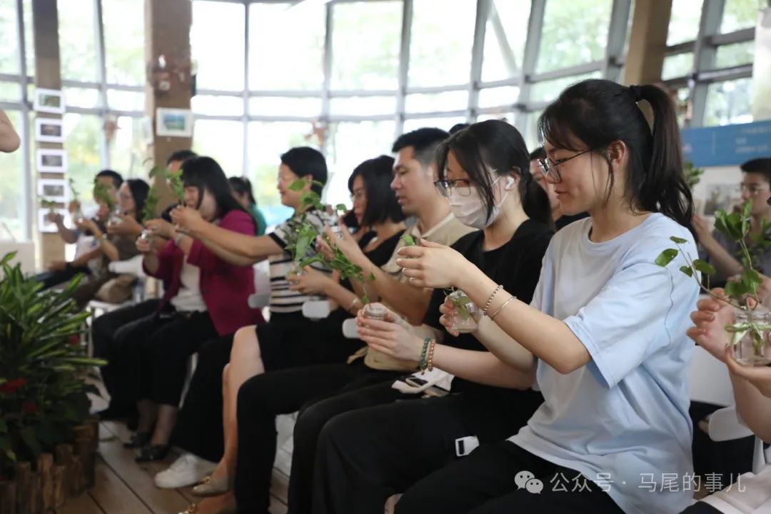 榕台环保志愿者交流空间落地马尾