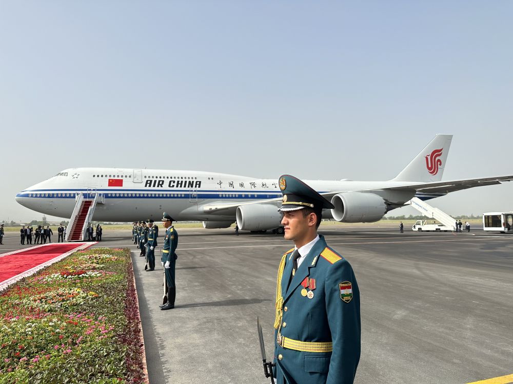 高清大图丨习近平结束对塔吉克斯坦的国事访问乘专机离开杜尚别