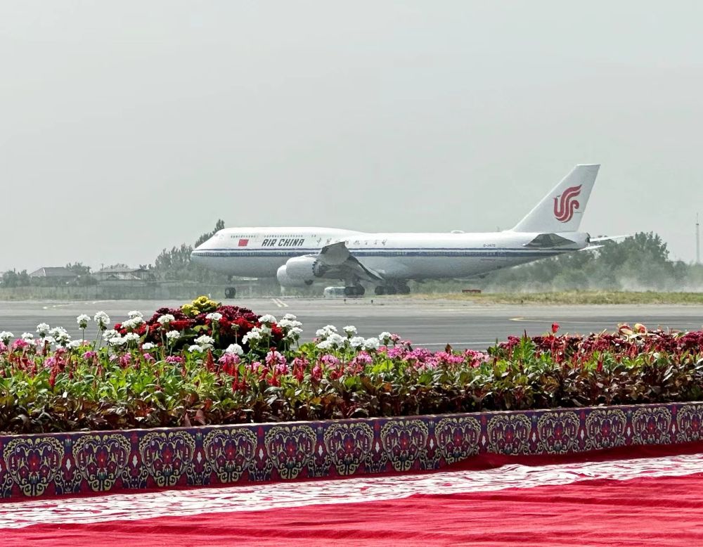 高清大图丨习近平结束对塔吉克斯坦的国事访问乘专机离开杜尚别