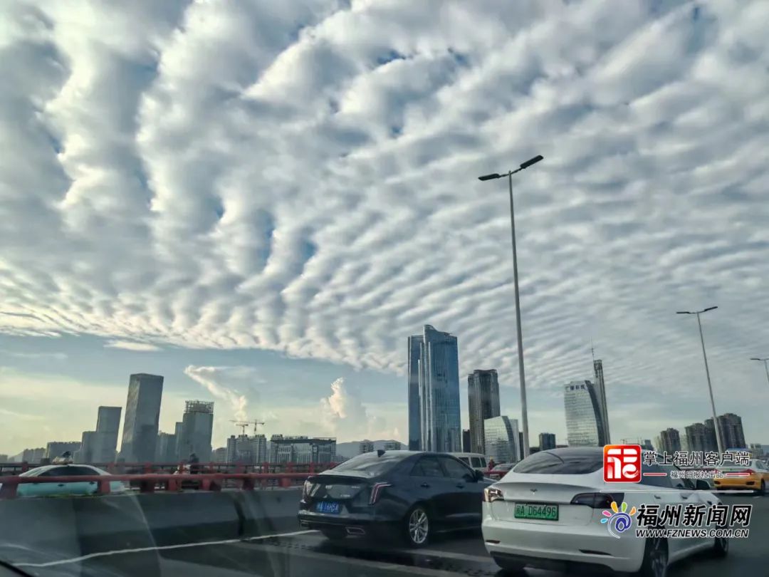 刷屏！福州天空惊现“龙麟”！