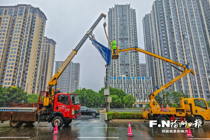 风雨之中筑起钢铁长城 福州各级各部门积极抗击台风“格美”