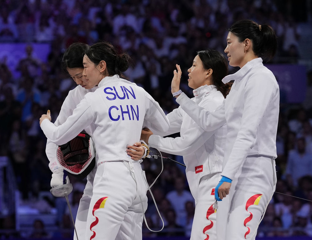 击剑综合：女重团体中国一剑之差无缘领奖台