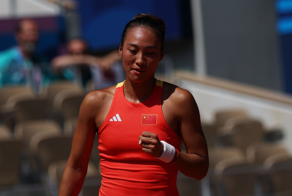 郑钦文赢了！中国网球女单16年后再进奥运四强