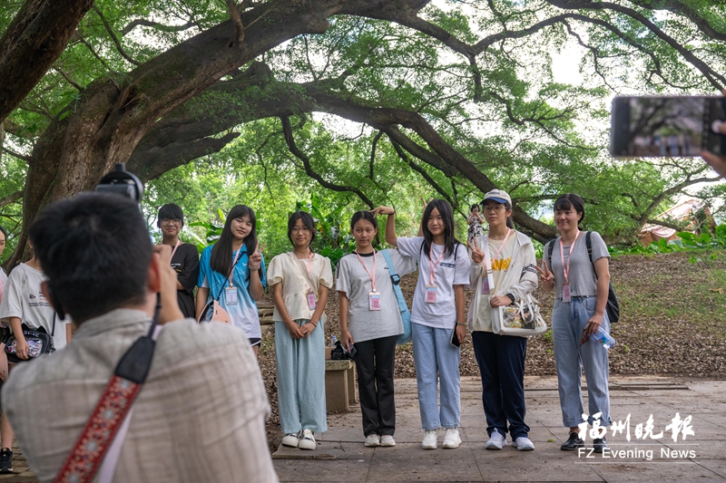 福马两地女生畅游闽清官圳村 共赏古村美景同品非遗之韵