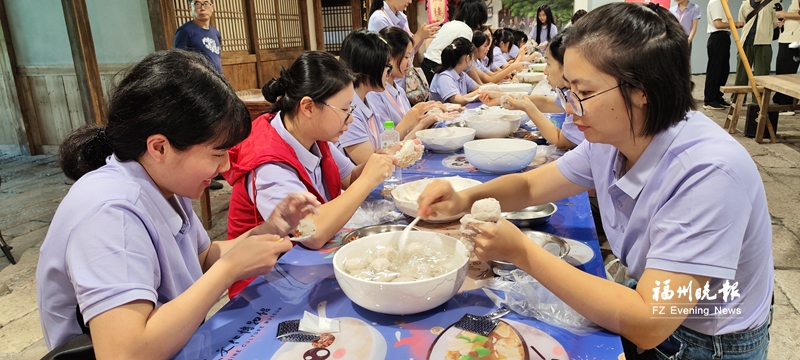 福马两地女生参观中国闽菜文化博物馆