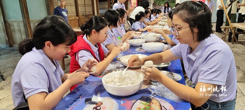 福马两地女生参观中国闽菜文化博物馆