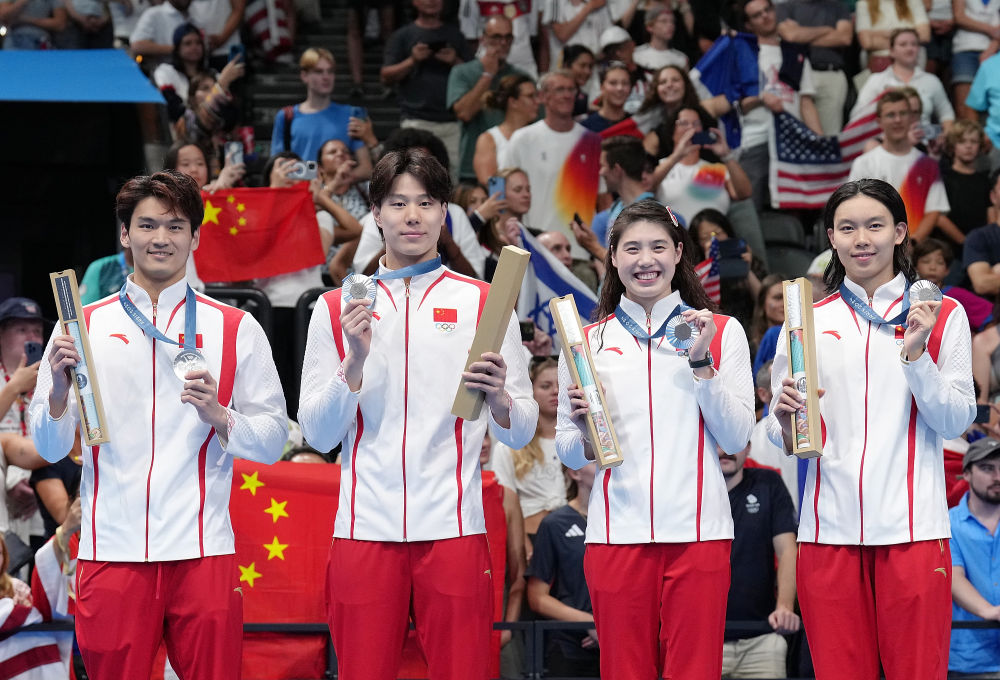 游泳综合：中国队接力破亚洲纪录摘银