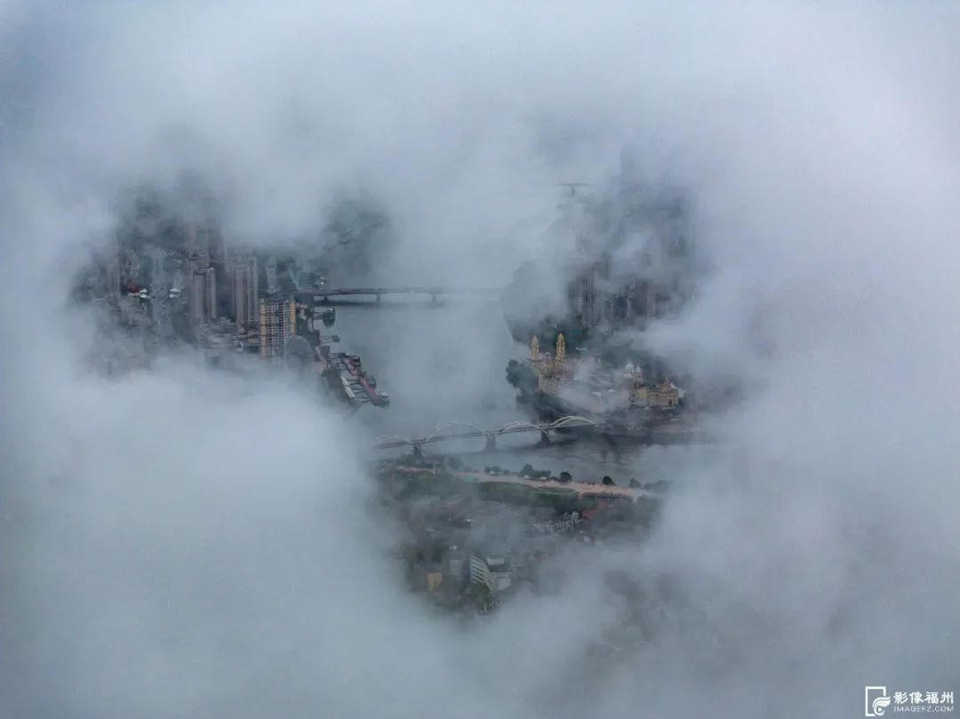 天空之城！福州雨后现平流雾奇观！