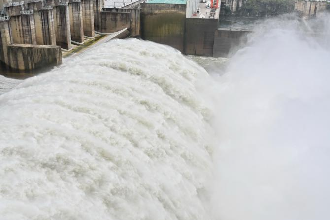 福建水口水电站开启今年第六次泄洪