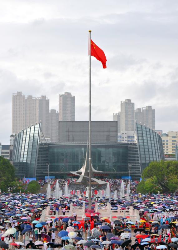 福建省福州市举行庆祝中华人民共和国成立75周年升国旗仪式