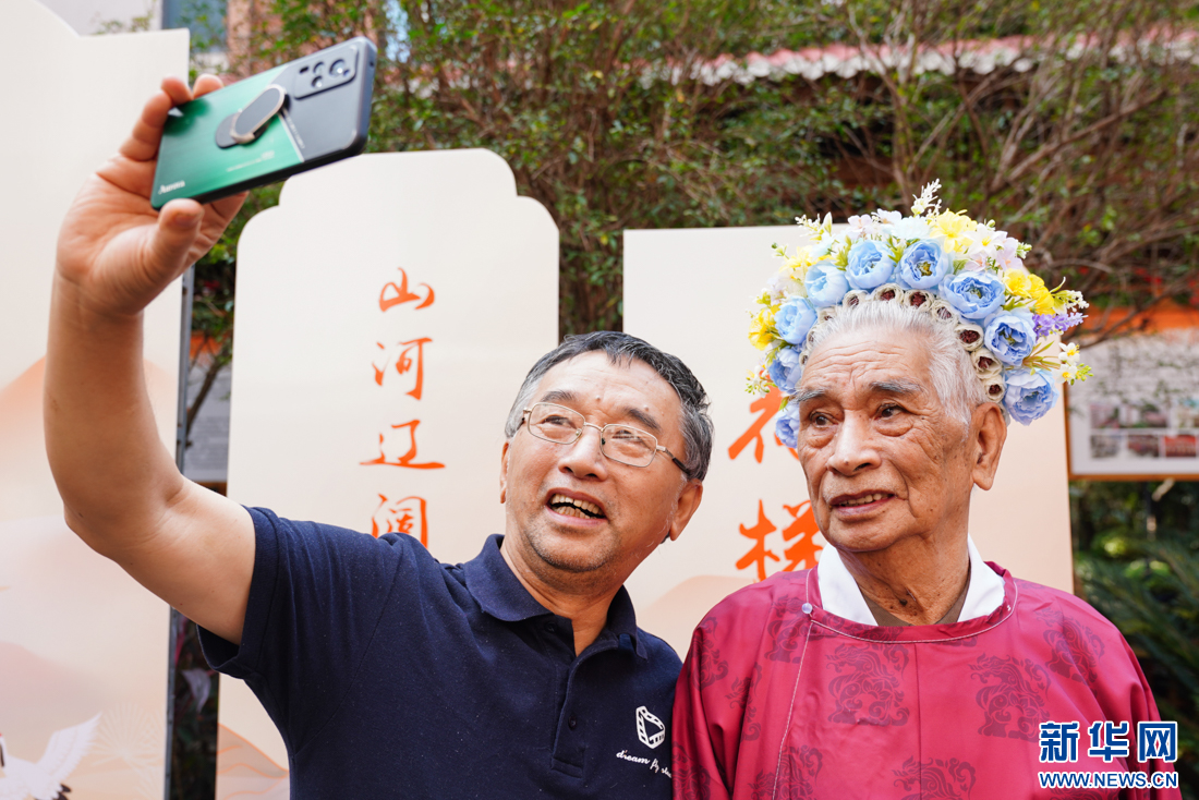 新闻特写｜93岁也赶时髦！福州这群老人“不老气”