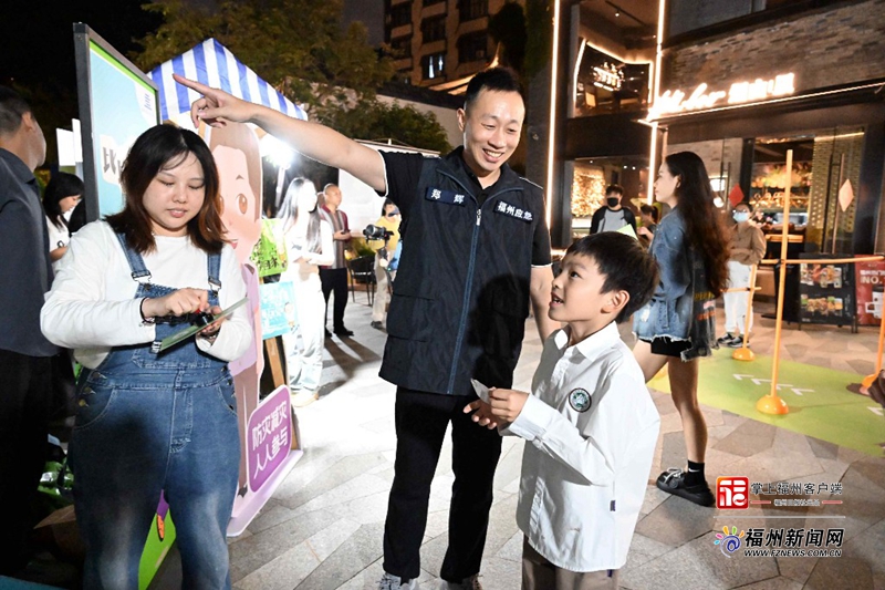 应急防灾科普夜市亮相烟台山