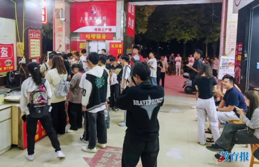 人民日报、新华社等集体关注：福州大学生以“一饼之力”帮助“锅盔叔叔”