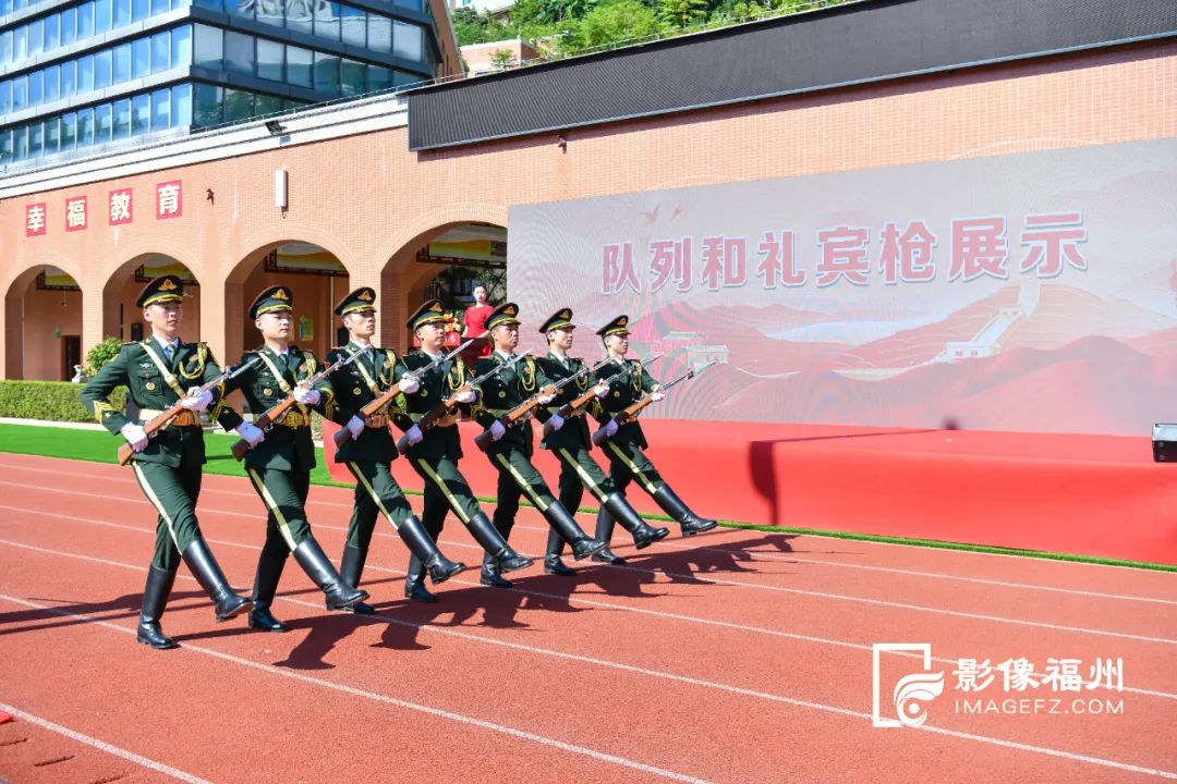 超燃！这面天安门升过的国旗，在福州校园飘扬