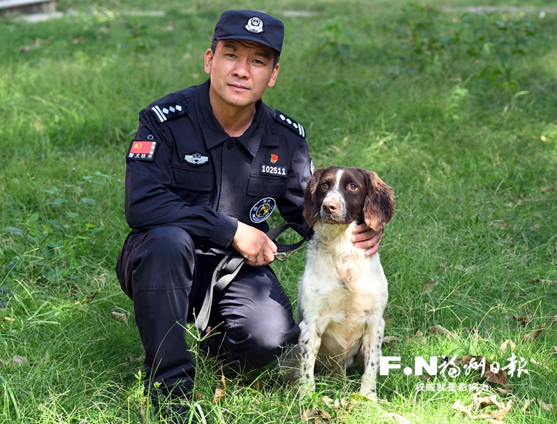 “警犬教头”与他的“无言战友”