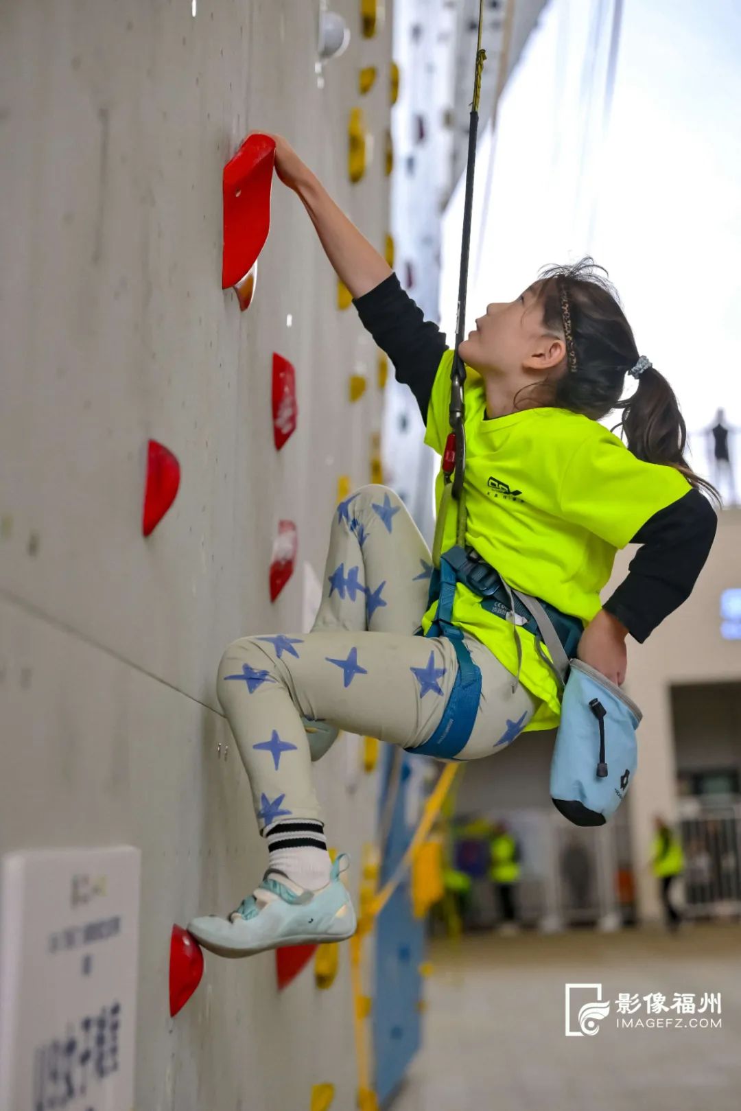 飞“岩”走壁！福建省少年选手角逐“峭壁芭蕾”