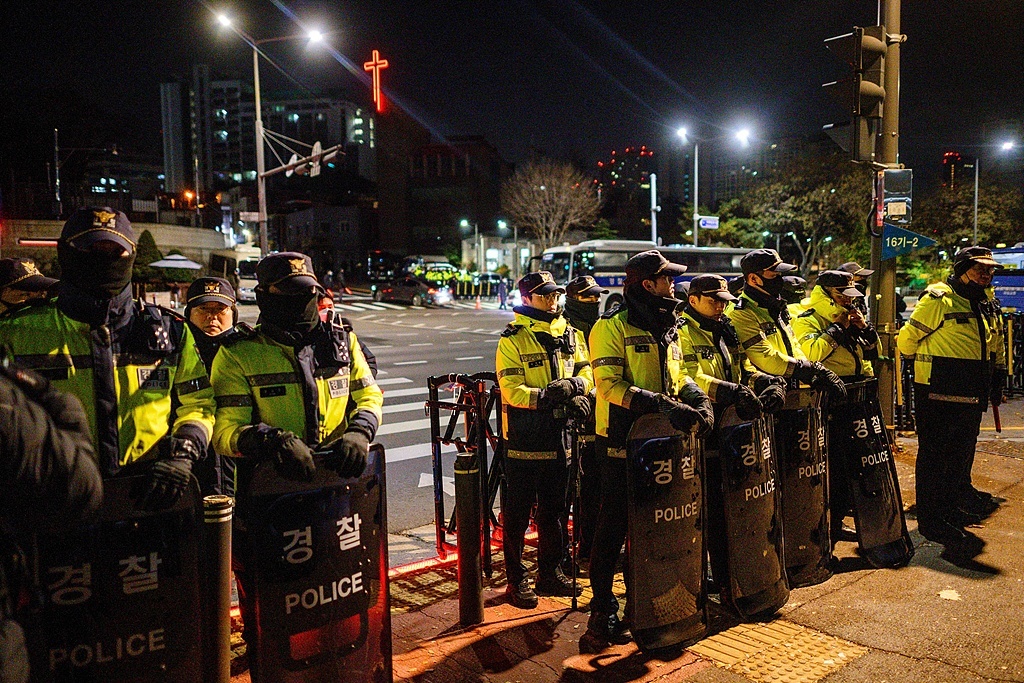 滚动丨韩国6个在野党联合提起总统弹劾案 今日下午提交国会