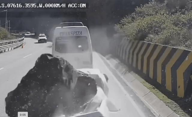 秘鲁天降巨石砸车 3名中国人遇难