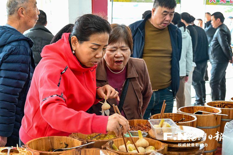 闽侯洋里网络达人带家乡特产到市区开餐馆