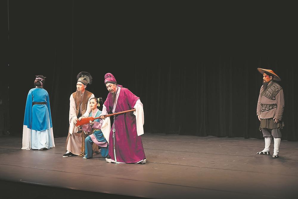 闽剧​“出海”，“红裙”闪亮巴黎