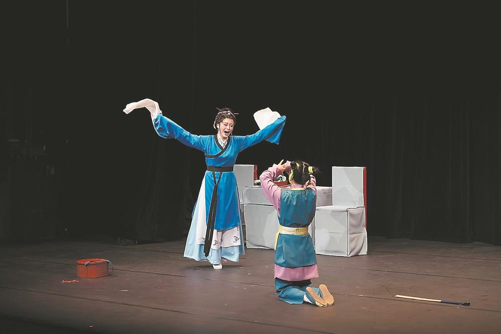 闽剧​“出海”，“红裙”闪亮巴黎