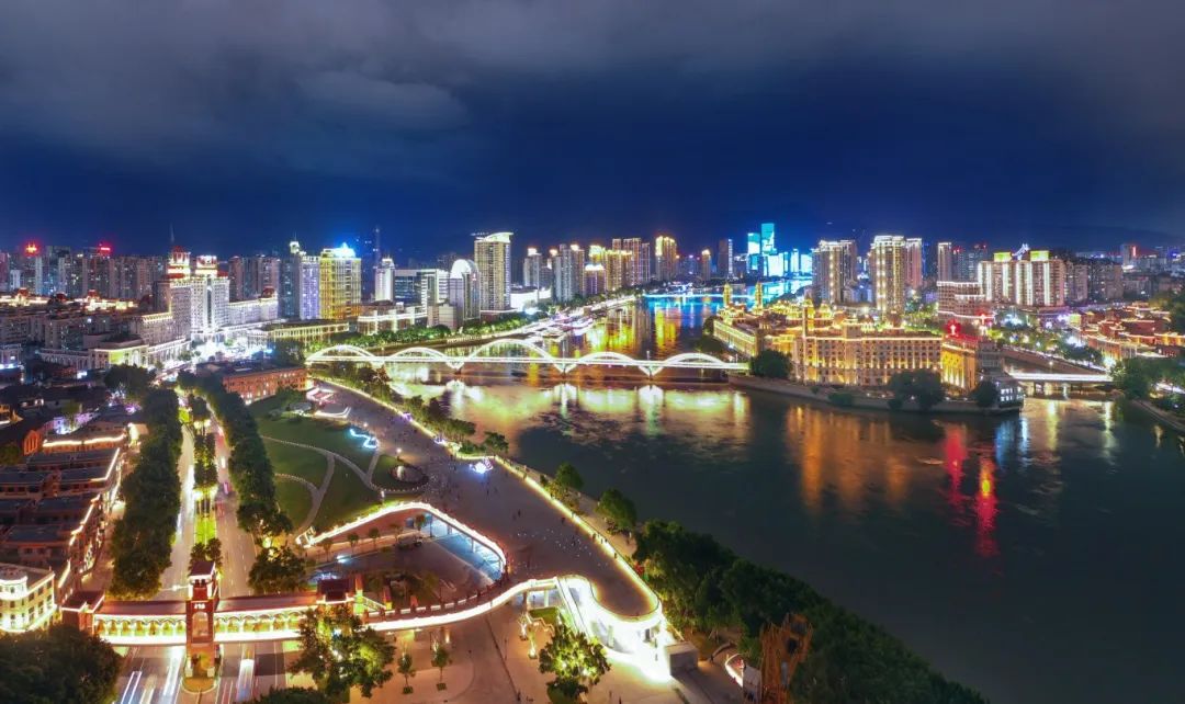 檀健次现身推荐！“翊”起来福州