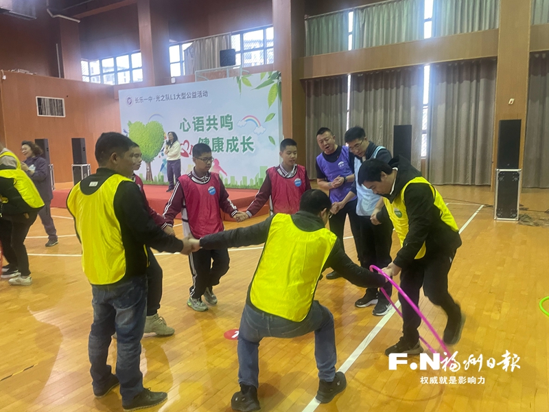 8名家长“成团” 以福州为起点在全国巡回开展公益