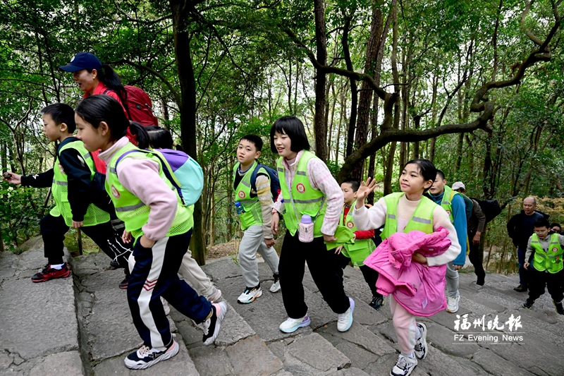 福州晚报写作训练营探访石鼓名山：感受登山情缘 领略登高文化